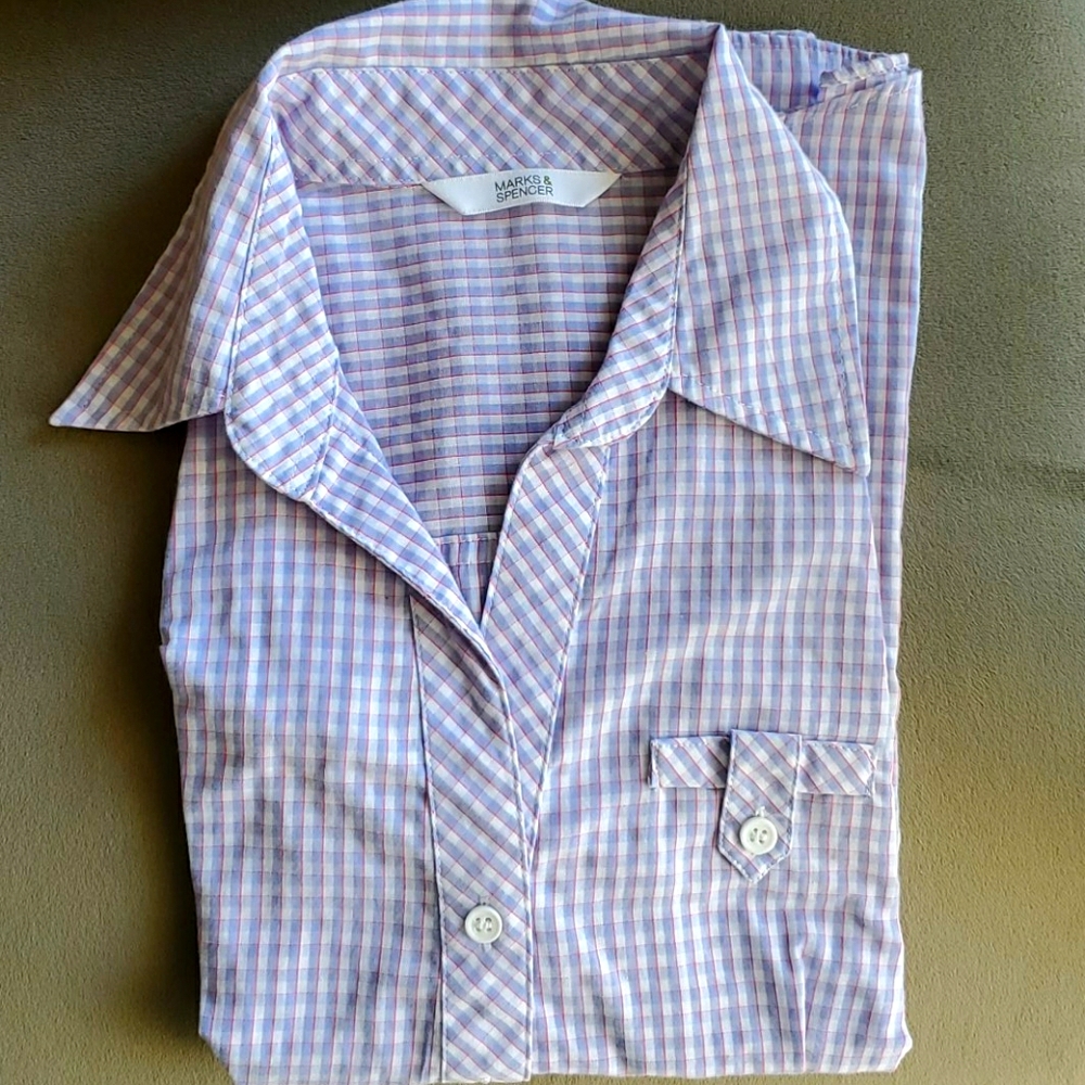 Gingham sleeveless shirt